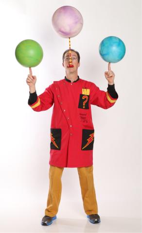 Photo of Rhys Thomas juggling balls